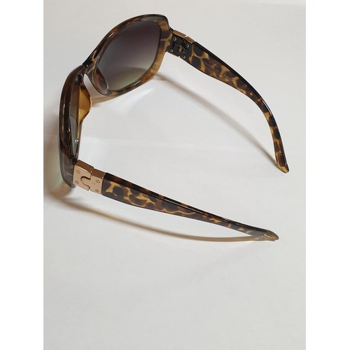 608 - 5 x Pair of Stylish Ladies Sunglasses; 