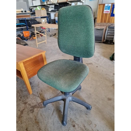 681 - Green Fabric Office Chair