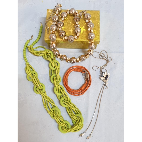 695 - Assorted Collection of Costume Jewellery