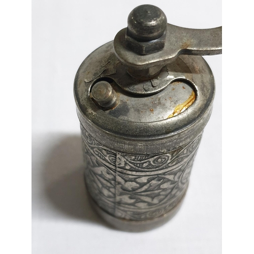 16 - Vintage White Metal Pepper Grinder (H:8cm)