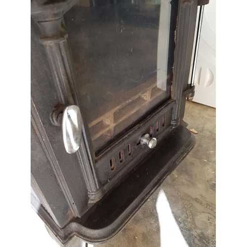 209 - Wood Burner / Cast Iron Stove (Approx. 43 x 32 x 60cm)