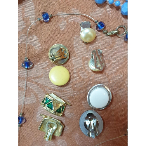 229 - 20 x pieces of Costum Jewelery inc; 6 x Necklaces, 5 x Bangles / Bracelets, 4 x Pair of Clip-on Earr... 