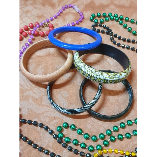 229 - 20 x pieces of Costum Jewelery inc; 6 x Necklaces, 5 x Bangles / Bracelets, 4 x Pair of Clip-on Earr... 