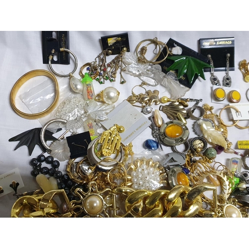 278 - Large Bag of Assorted Custom Jewellery