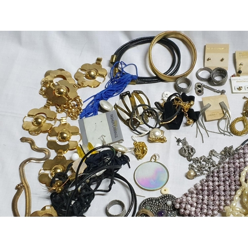 279 - Large Bag of Assorted Custom Jewellery