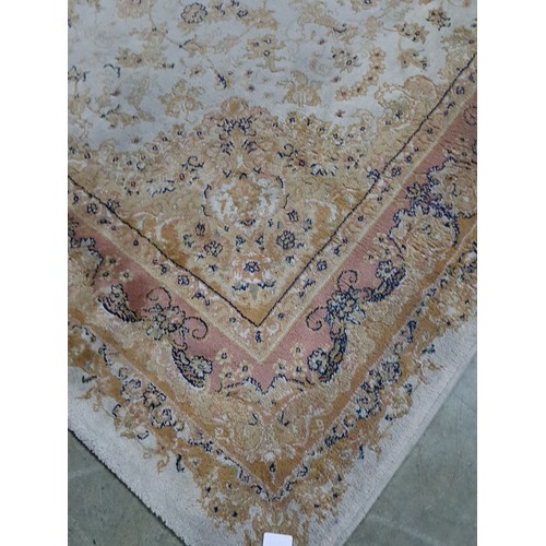 309 - 100% Polyester Carpet with Beige Background and Brown / Gold Pattern (240 x 170cm)