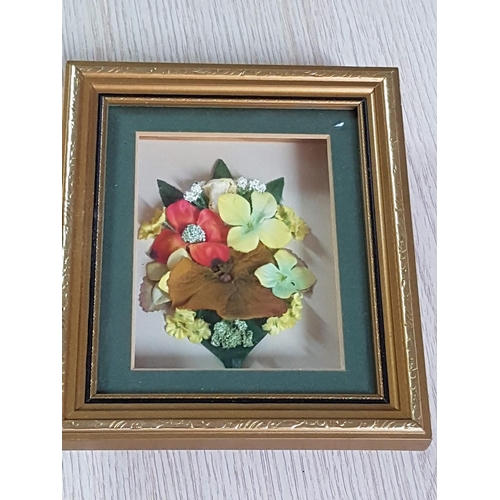 401 - 2 x Shadow Box Frames with 3D Flowers (16 x 18.5cm and 21 x 26cm)