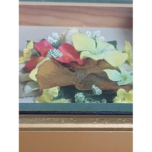 401 - 2 x Shadow Box Frames with 3D Flowers (16 x 18.5cm and 21 x 26cm)