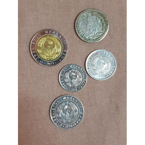 474 - Small Collection of Coins and Bank Notes from Around The World