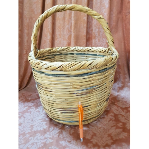 495 - Traditional Handmade Woven Straw Basket (Approx. H:47cm x Ø37cm)