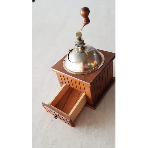 562 - Vintage Style Coffee Grinder