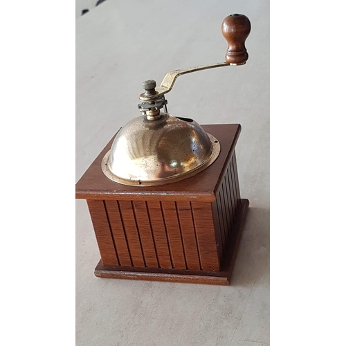 562 - Vintage Style Coffee Grinder