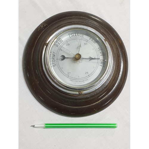 115 - Vintage Wooden Round Wall Precision Barometer Made in England (Ø18cm)