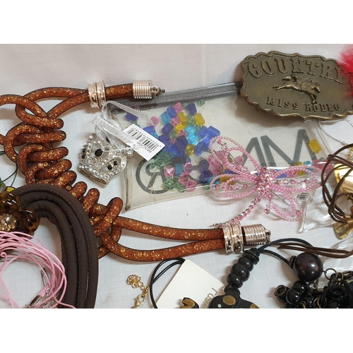 88 - Huge Collection of Assorted Vintage Retro and Modern Necklaces and Other Costum Jewellery (30+)