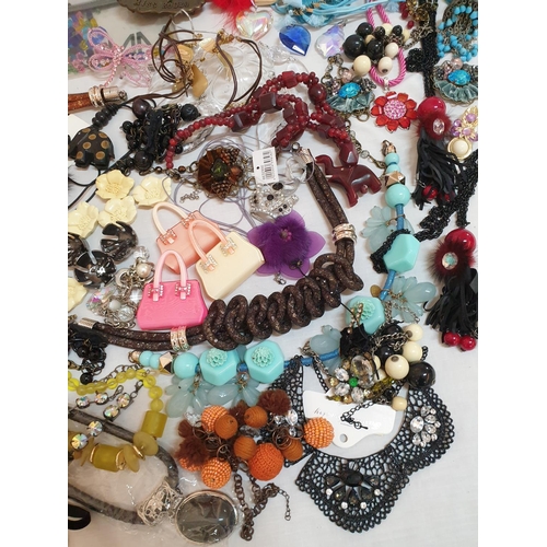 88 - Huge Collection of Assorted Vintage Retro and Modern Necklaces and Other Costum Jewellery (30+)