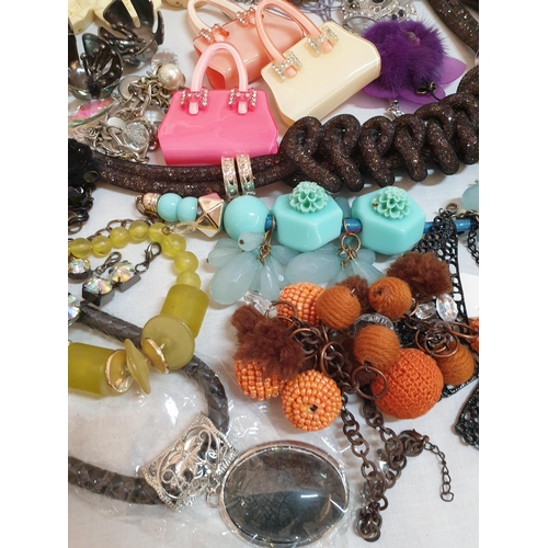 88 - Huge Collection of Assorted Vintage Retro and Modern Necklaces and Other Costum Jewellery (30+)