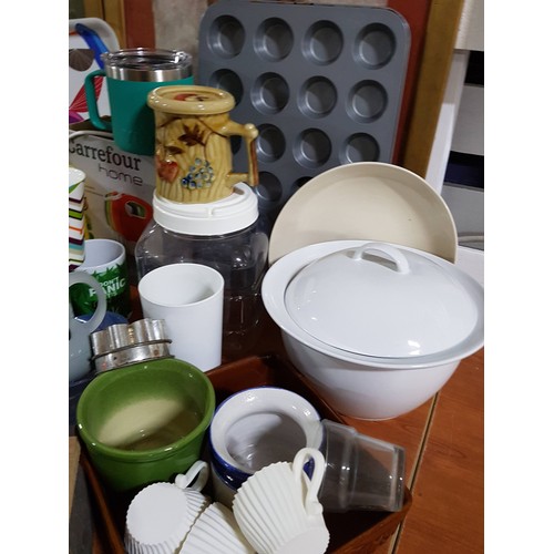 145 - Large Collection of Kitchen Items inc; Cooking Items, Kitchen Accessories etc