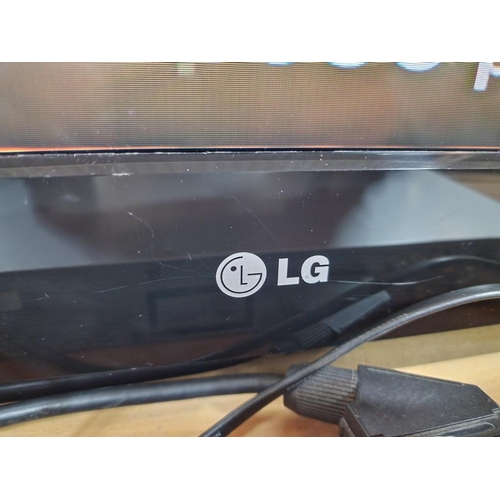 355 - LG 32'' TV (Model: 32LG2000) Together with Panasonic DVD Player (Model: DVD-S29). (Nb. Basic Test & ... 