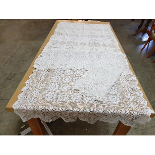 249 - 3 x Traditional Made Square Tablecloth (2 x 90 x 90cm and 1 x 86 x 120cm)