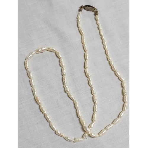 313 - Retro Pearls Necklace (L:42cm) and Single Strand Necklace with Decorative Clasp (L:58cm)