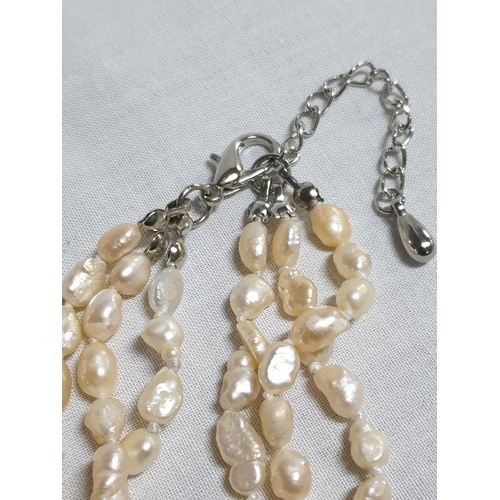 313 - Retro Pearls Necklace (L:42cm) and Single Strand Necklace with Decorative Clasp (L:58cm)