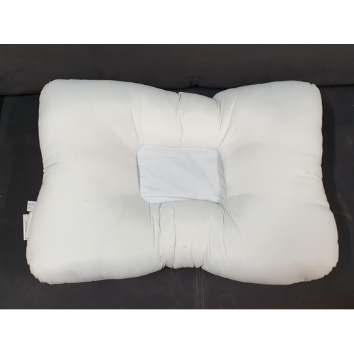 324 - 3 x Pillows