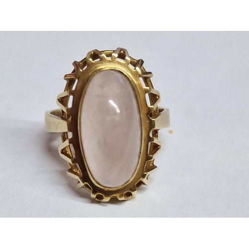 233 - 14ct Gold Ring with Large Oval Translucent Pink Stone, (Approx. Size: N/O, 5.0g)