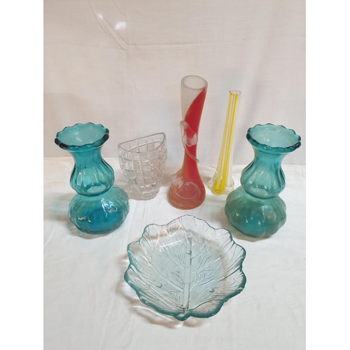 519 - Various Coloured Glass Home Decor; 5 x Different Vases and Bowl in Leaf Bowl / Dish (6pcs)