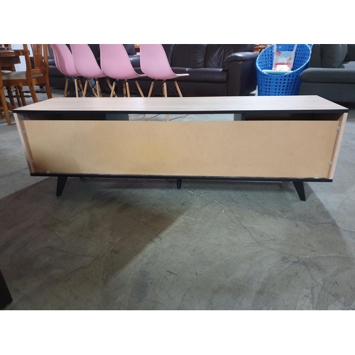 314 - Modern TV Stand Unit / Small Sideboard (39 x 47 x 152cm)