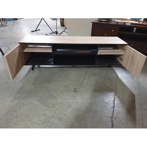 314 - Modern TV Stand Unit / Small Sideboard (39 x 47 x 152cm)