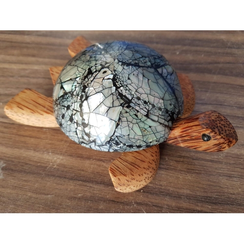 409 - Hand Made Home Decor; Ceramic Decorative Plate (Ø:25cm) and Turtle (Wood and Mother of Pearls (Appro... 