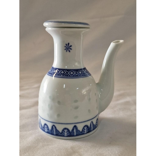 92 - Chinese Rise Eye Blue / White Porcelain Soy Saucer / Oil / Vinegar Decanter / Bottle (H:13cm)