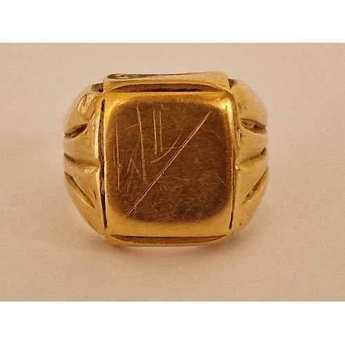 531 - 18ct Gold Signet Ring, (Approx. Size: P, Weight: 7.4g)