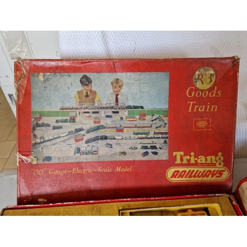 541 - Large Collection of Tri-ang 'OO' Gauge Model Railway / Train Set, Circa 1950's, Mostly Boxed and Inc... 