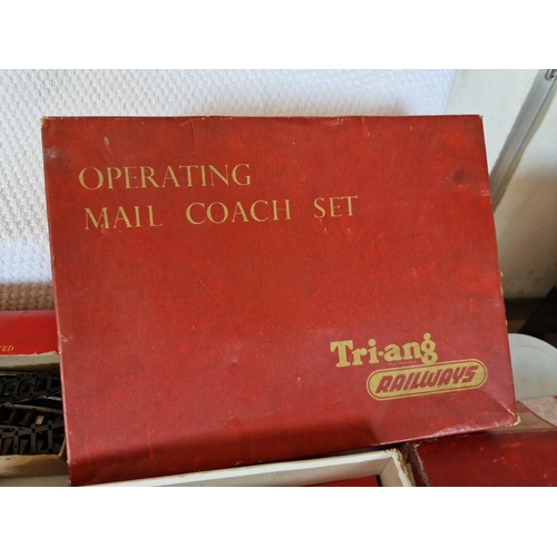 541 - Large Collection of Tri-ang 'OO' Gauge Model Railway / Train Set, Circa 1950's, Mostly Boxed and Inc... 