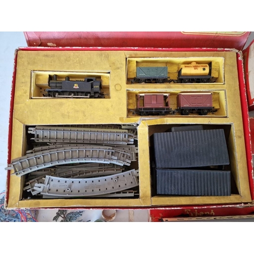 541 - Large Collection of Tri-ang 'OO' Gauge Model Railway / Train Set, Circa 1950's, Mostly Boxed and Inc... 