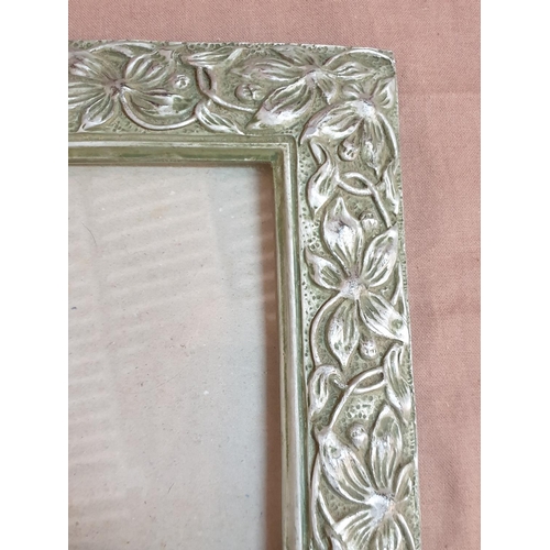 574 - 2 x Ornate Photo Frames (19 x 24cm each)