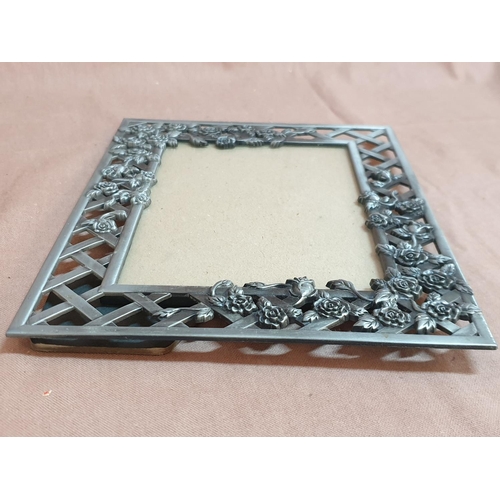 574 - 2 x Ornate Photo Frames (19 x 24cm each)