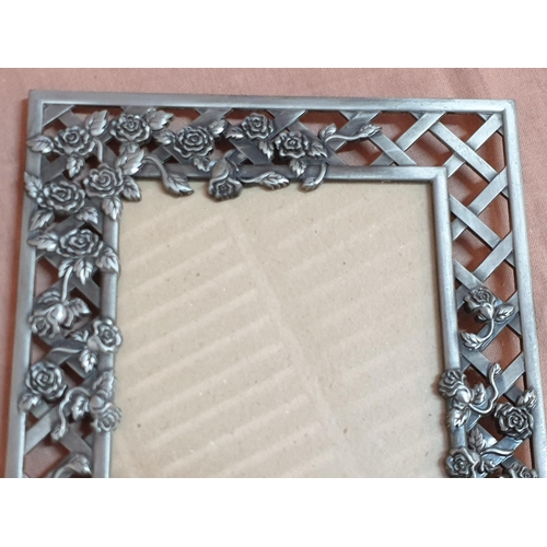 574 - 2 x Ornate Photo Frames (19 x 24cm each)