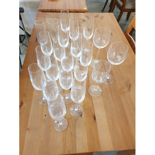 521 - Large Collection of Assorted Glasses inc; Wine, Champagne and Others