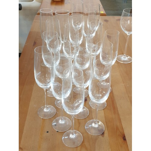 521 - Large Collection of Assorted Glasses inc; Wine, Champagne and Others