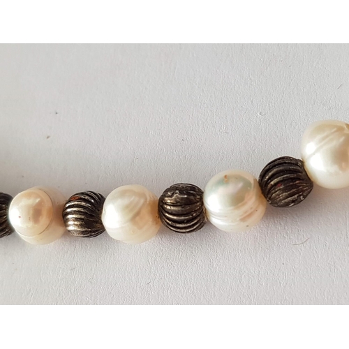 649 - Pearl and White Metal Necklace with Small Pearls and Small White Metal Beads (L:45cm)