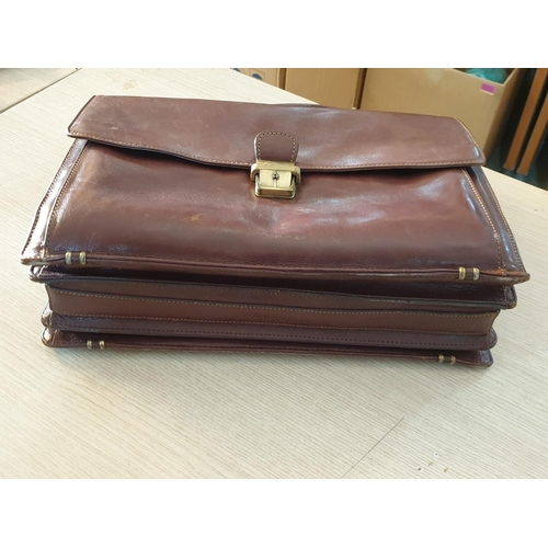 652 - Stylish Brown Leather Classic Briefcase