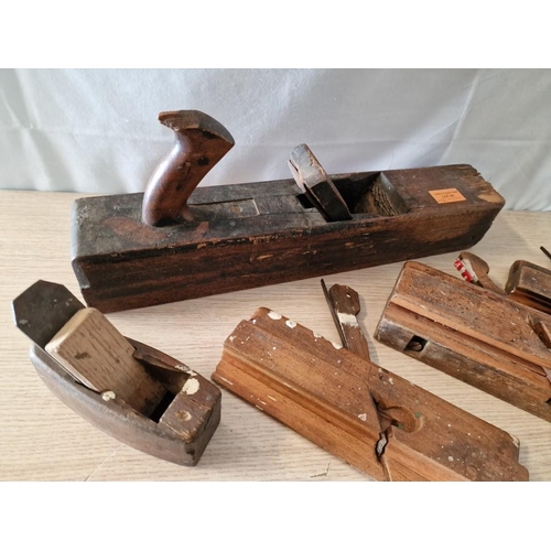 43 - Collection of Vintage Carpenters Tools; Old Wooden Planes, Chisels and Saws, (12)