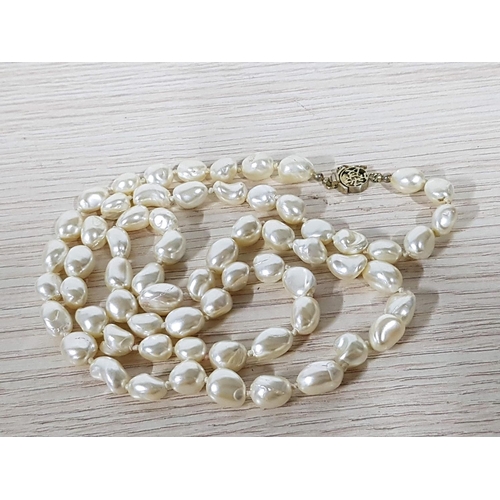 121 - Vintage Pearl Necklaces with Decorative Clasp (L:72cm)