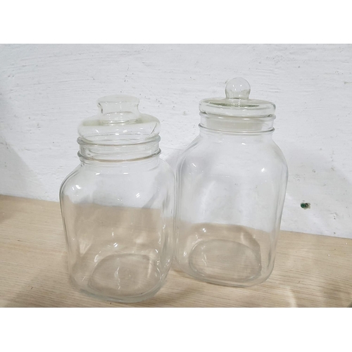 420 - Collection of 8 x Retro Glass Jar / Storage (6 with Lids), (8pcs)