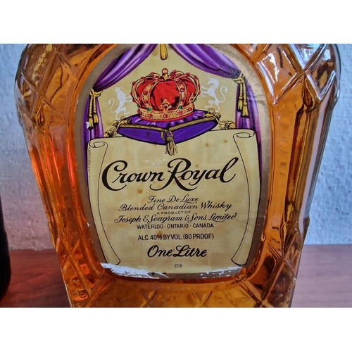 722 - 'Royal Crown' Fine De Luxe Blended Canadian Whisky, by Joseph E Seagram & Sons, 1 Ltr, 40%, Together... 