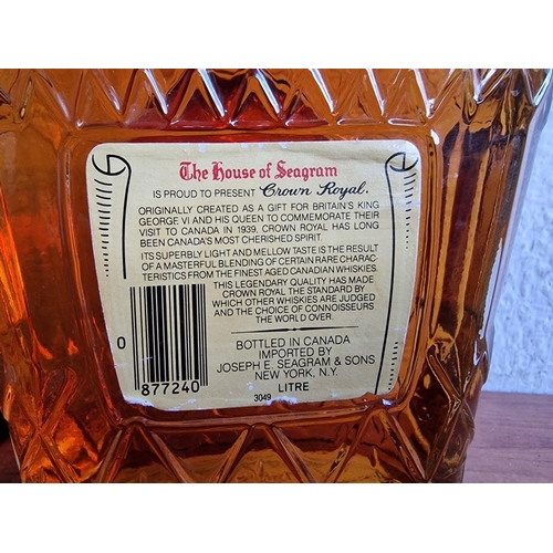 722 - 'Royal Crown' Fine De Luxe Blended Canadian Whisky, by Joseph E Seagram & Sons, 1 Ltr, 40%, Together... 