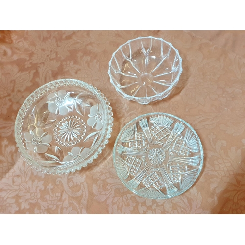 728 - Quantity of Retro Glassware; Large Salad Bowl, Floral Shape Sweets Bowl, Vases etc (8pcs)