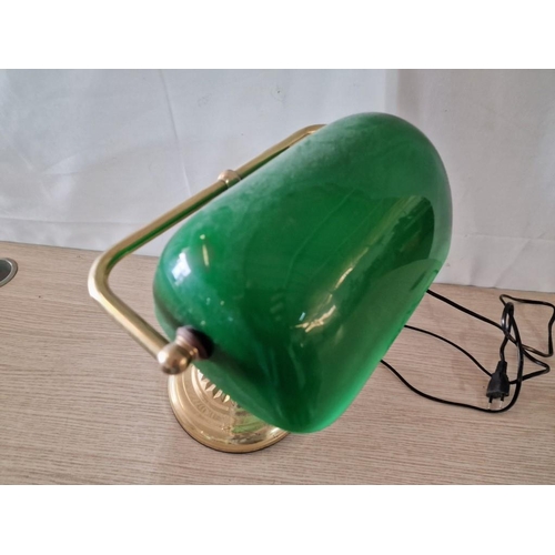 151 - Vintage Style Green Glass Banker Lamp (A/F)
*Working when Lotted*